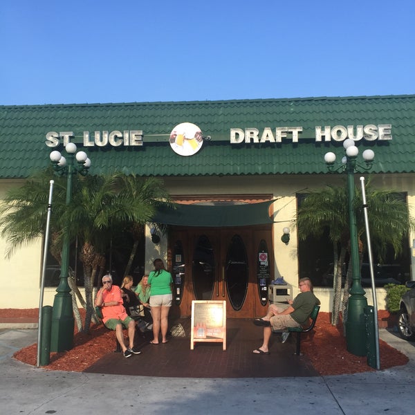 Спорт-бар в Port Saint Lucie, FL.
