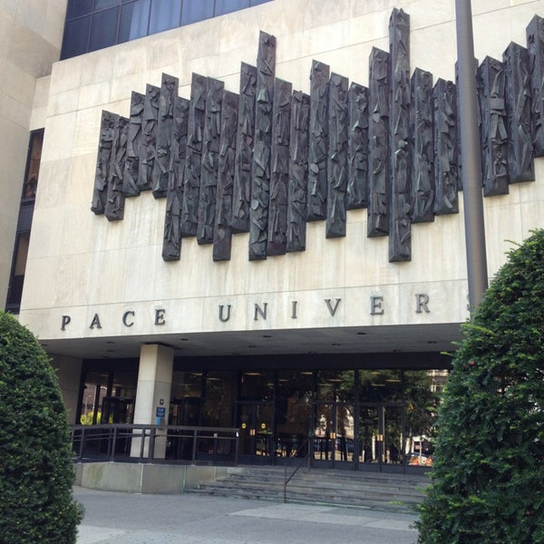 Barns Noble At Pace University College Bookstore In New York