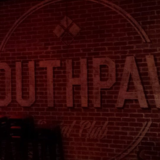 Foto tirada no(a) Southpaw Social Club por James H. em 10/19/2014
