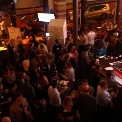 รูปภาพถ่ายที่ The Commons Bar โดย James H. เมื่อ 10/25/2012