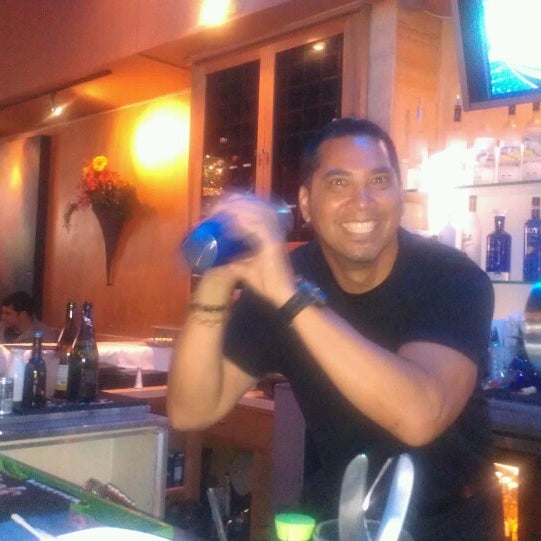Ladies....Tell Dave the bartender that he has a nice ass, it works wonders !!!