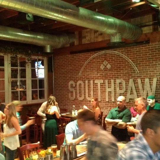 รูปภาพถ่ายที่ Southpaw Social Club โดย James H. เมื่อ 6/27/2013