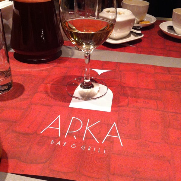 Das Foto wurde bei ARKA Bar &amp; Grill von Yana Nazarenko am 5/31/2013 aufgenommen