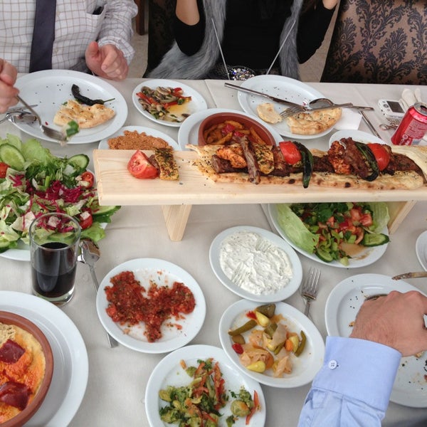 2/13/2013 tarihinde Andaç A.ziyaretçi tarafından Adanalı Hasan Kolcuoğlu Restaurant'de çekilen fotoğraf