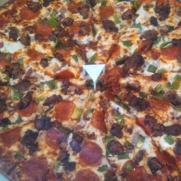 Снимок сделан в 21st Century Pizza пользователем Brandon R. 2/2/2014