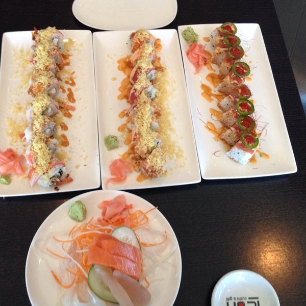 11/6/2014 tarihinde Valerieziyaretçi tarafından Cafe Icon-Sushi &amp; Grill'de çekilen fotoğraf