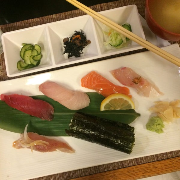 Das Foto wurde bei Sushi Go 55 von graceface k. am 8/6/2016 aufgenommen