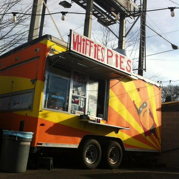 รูปภาพถ่ายที่ Whiffies Fried Pies โดย graceface k. เมื่อ 11/23/2013