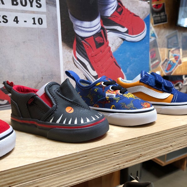 vans store 2nd street long beach