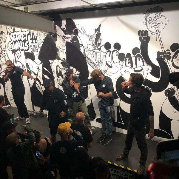 Walls x. Wall secret picaso обои. граффити на стене. Secret walls. Walls x.