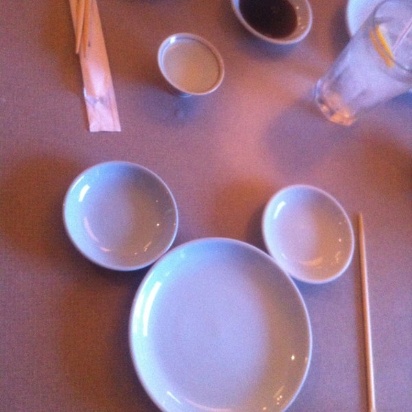 3/28/2013 tarihinde Laura J.ziyaretçi tarafından Koi Japanese Cuisine'de çekilen fotoğraf