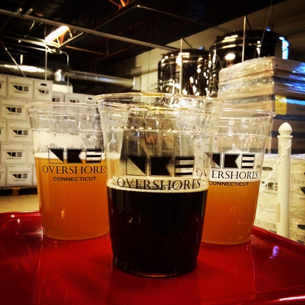 12/14/2014 tarihinde Hadley G.ziyaretçi tarafından Overshores Brewing Co.'de çekilen fotoğraf