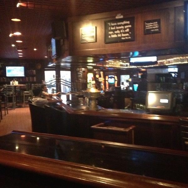 7/8/2013 tarihinde Justine B.ziyaretçi tarafından Devil&#39;s Advocate Bar and Grill'de çekilen fotoğraf