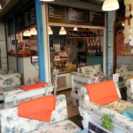 Foto tirada no(a) Bi&#39;Kahve Butik Kafe por Berkman G. em 12/7/2012