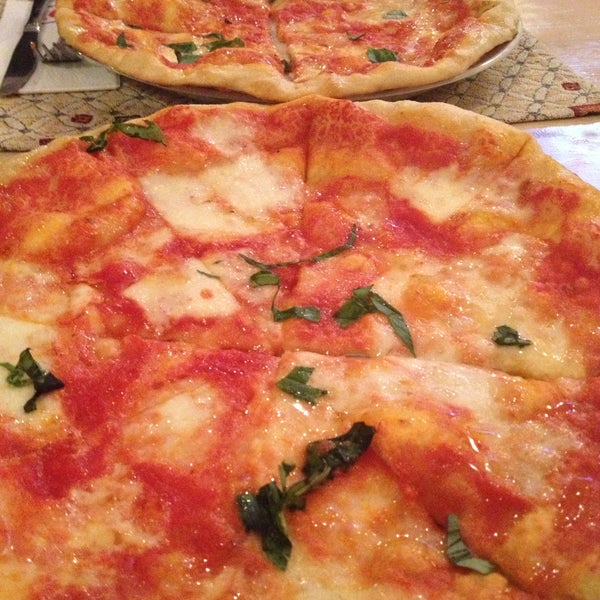 Пробвайте Пица Маргарира по оригинална рецепта - няма да сгрешите!