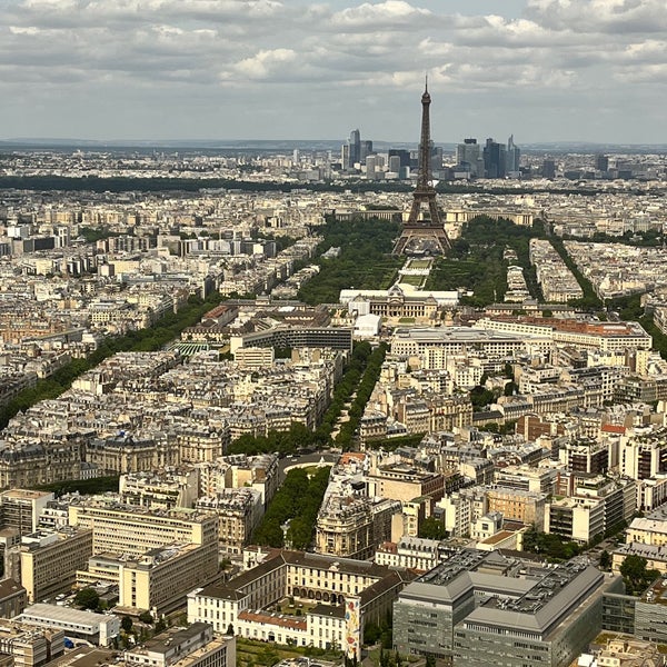 Foto diambil di Observatoire Panoramique de la Tour Montparnasse oleh sashhen s. pada 6/26/2023