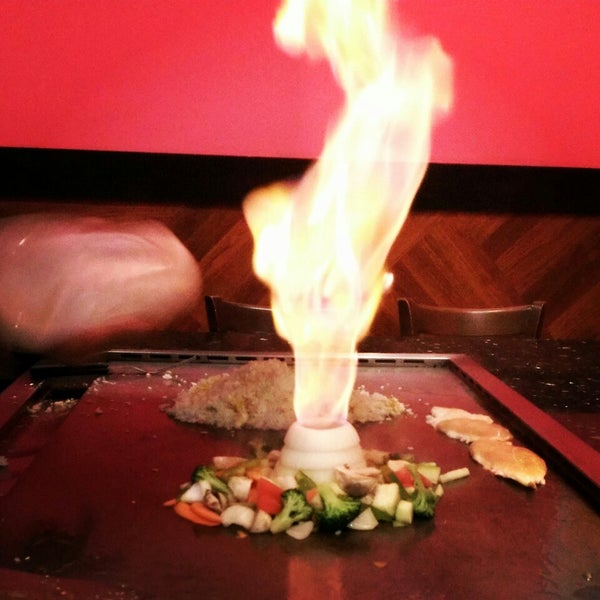 8/2/2013 tarihinde Korin F.ziyaretçi tarafından Sogo Japanese Steakhouse'de çekilen fotoğraf