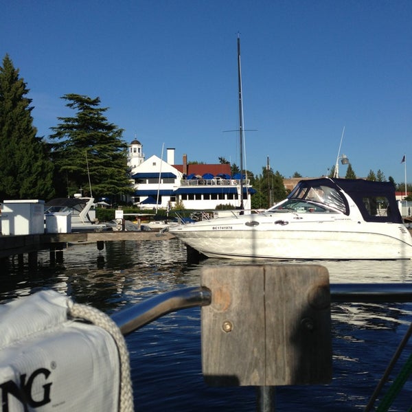 Foto diambil di Seattle Yacht Club oleh Nicki U. pada 8/14/2013