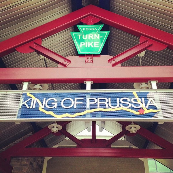 รูปภาพถ่ายที่ King of Prussia Travel Plaza โดย Salvador B. เมื่อ 7/24/2013