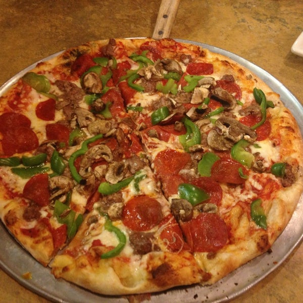 Das Foto wurde bei Mario’s Seawall Italian Restaurant von Haley W. am 3/12/2013 aufgenommen