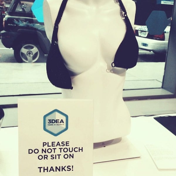 Photo taken at 3DEA: 3D Printing Pop Up Store by Coca on 12/27/2012