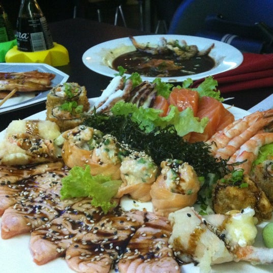 รูปภาพถ่ายที่ Ryori Sushi Lounge โดย zerosa เมื่อ 11/9/2012