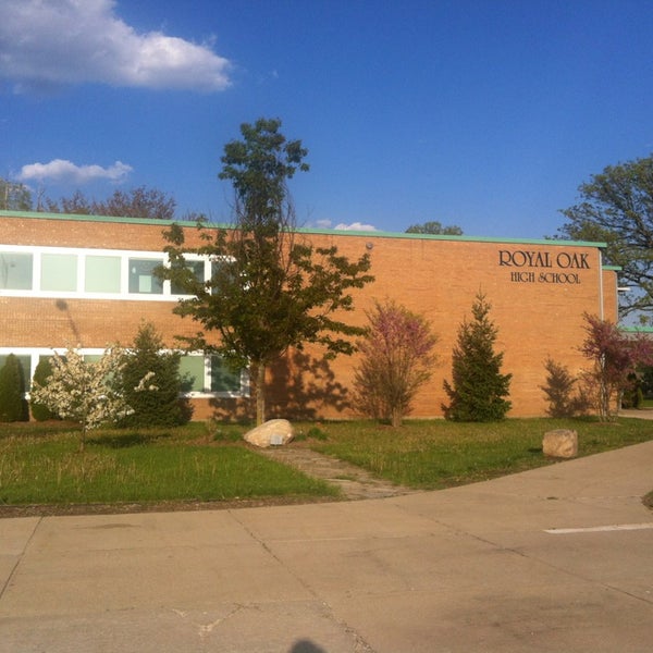 Royal Oak High School Senior Portrait Photographer In Metro Detroit