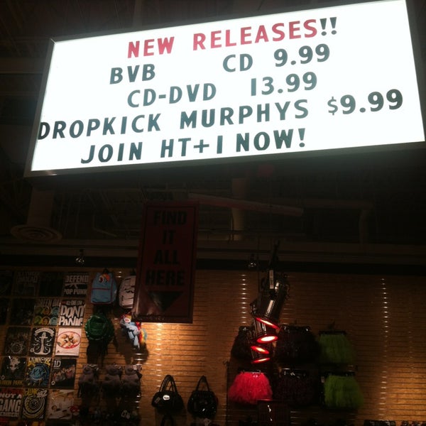 hot topic clothing store near me hot topic clothing store near me