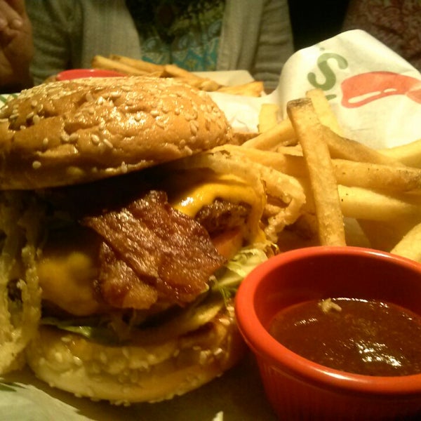 Photo taken at Chili&#39;s Grill &amp; Bar by Joseph B. on 6/25/2013