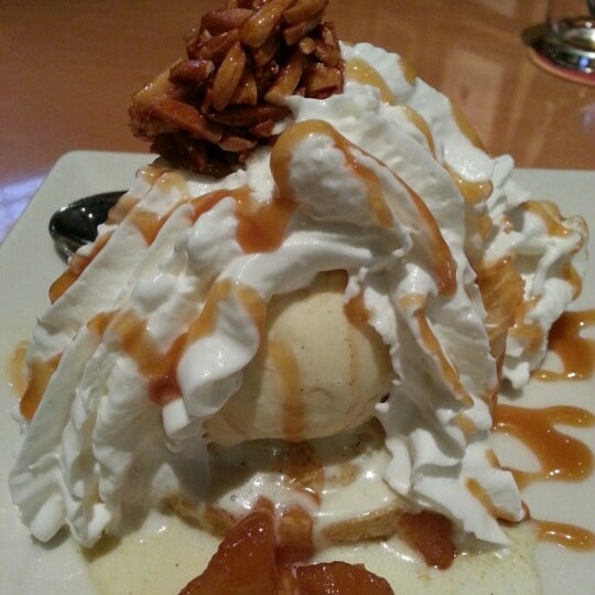 Photo taken at BJ&#39;s Restaurant &amp; Brewhouse by Joy O. on 10/18/2012