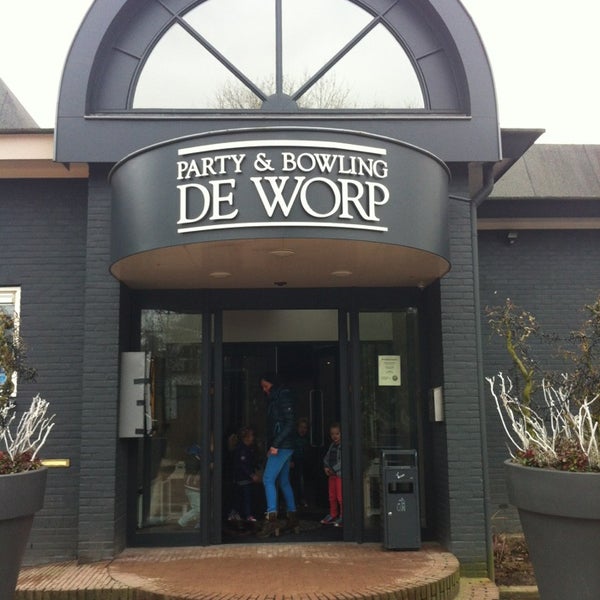 รูปภาพถ่ายที่ Buitensociëteit &amp; Bowling De Worp Deventer โดย Jeroen R. เมื่อ 3/3/2013