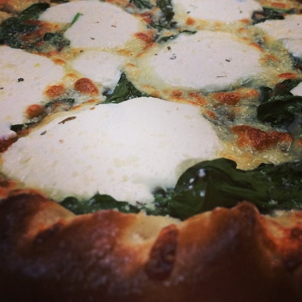 Foto tomada en Pretzel &amp; Pizza Creations  por Pretzel a. el 9/3/2014
