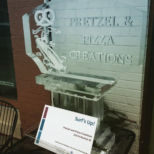 Foto tirada no(a) Pretzel &amp; Pizza Creations por Pretzel a. em 2/7/2015