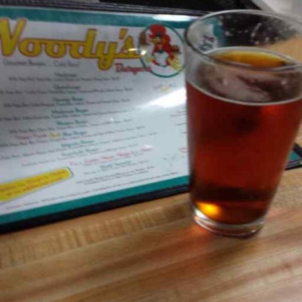 Снимок сделан в Woody&#39;s Burgers &amp; Beer пользователем ᴡ P. 10/13/2013