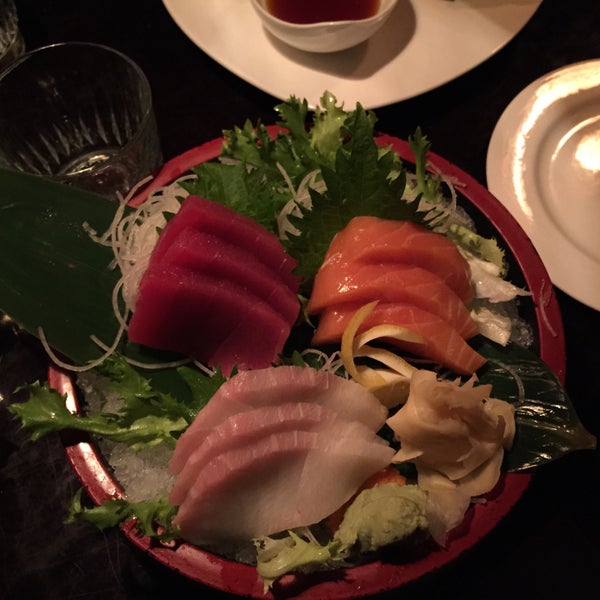 Foto tirada no(a) Toni&#39;s Sushi Bar por Michael B. em 3/15/2015