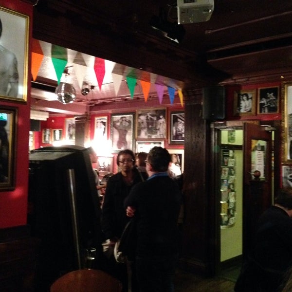 11/22/2013にChris E.がRetro Barで撮った写真
