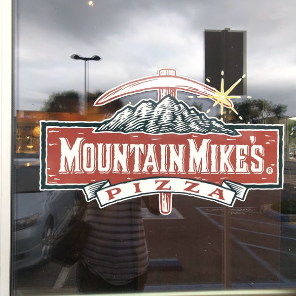 Das Foto wurde bei Mountain Mike&#39;s Pizza von Sandi am 4/19/2020 aufgenommen
