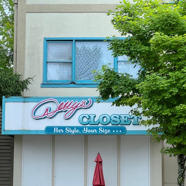 Dolly's Closet Boutique in Pigeon