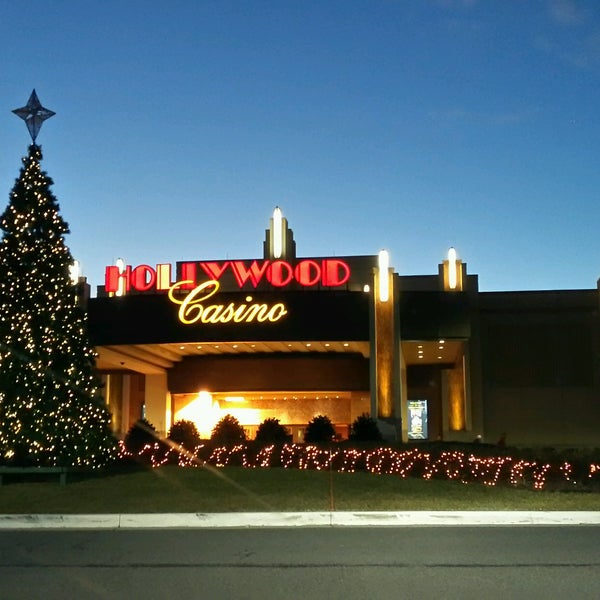 Photo taken at Hollywood Casino Perryville by Dottie J. on 12/30/2016