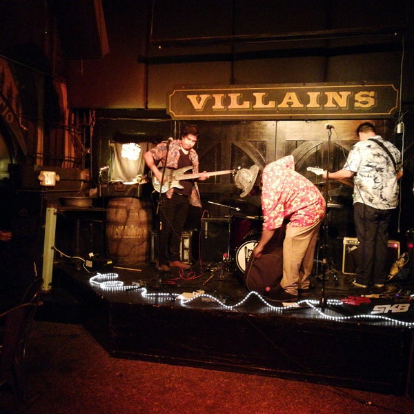 Foto scattata a Villains Tavern da Adrian Y. il 8/5/2018