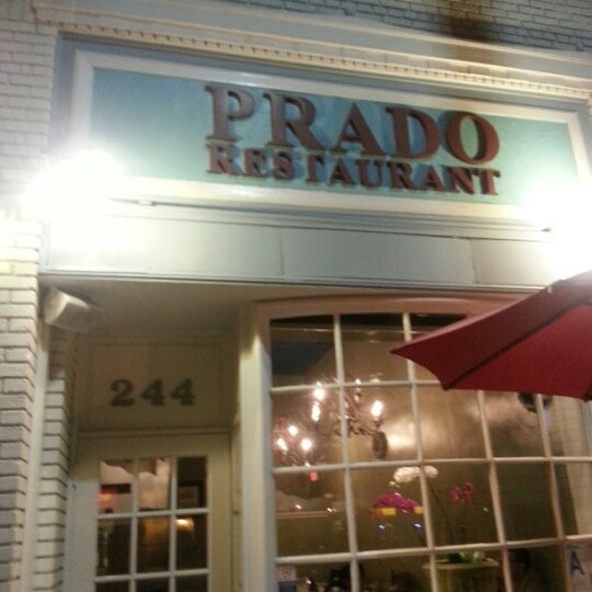 รูปภาพถ่ายที่ Prado Restaurant โดย M E. เมื่อ 1/21/2013