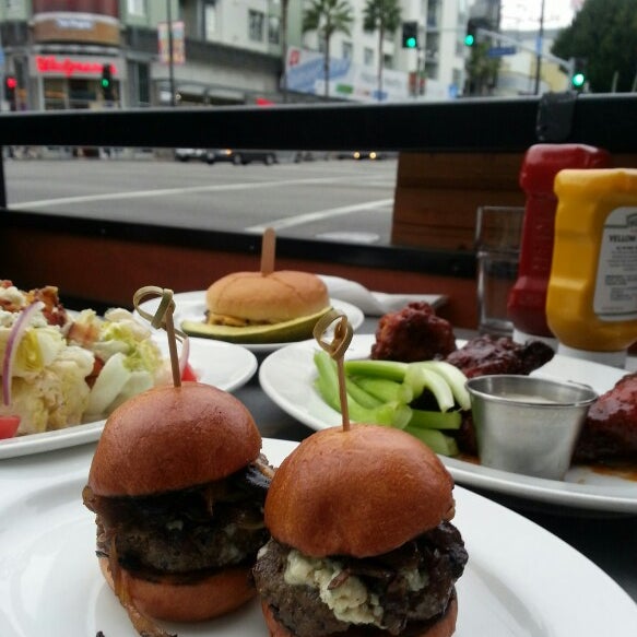 รูปภาพถ่ายที่ Go Burger โดย M E. เมื่อ 1/24/2013