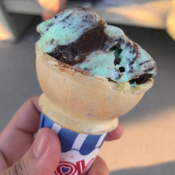 Hula Hut 380 Front St