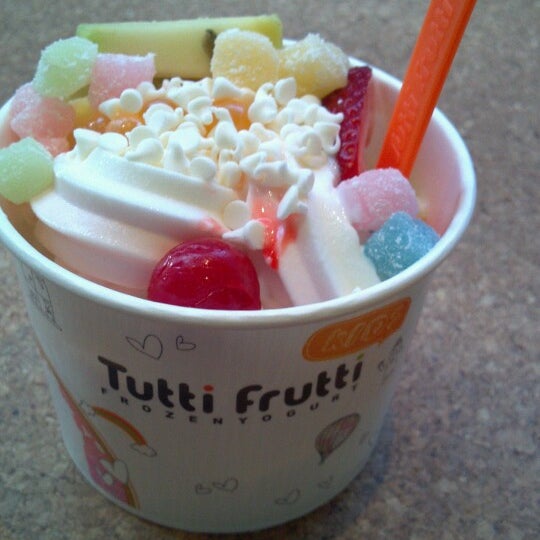 3/26/2013에 Sarah L.님이 Tutti Frutti Frozen Yogurt에서 찍은 사진