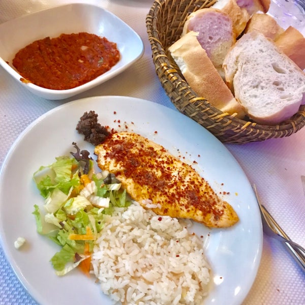 Das Foto wurde bei Patara Restaurant von Mira N. am 5/2/2019 aufgenommen