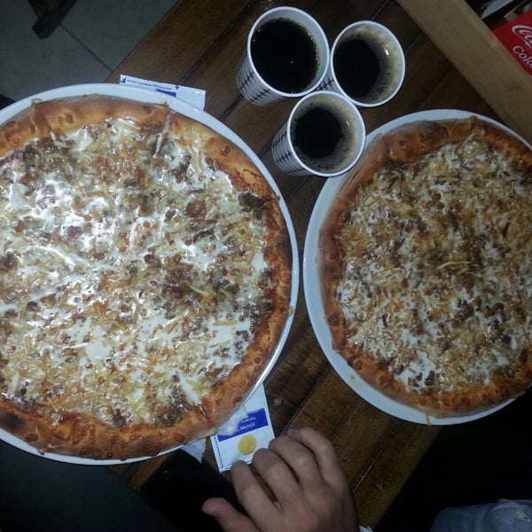 Foto diambil di Bronzo Pizza oleh Serdar N. pada 12/20/2013