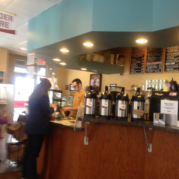 Foto diambil di Yola&#39;s Café &amp; Coffee Shop of Madison oleh Wendy S. pada 12/26/2012