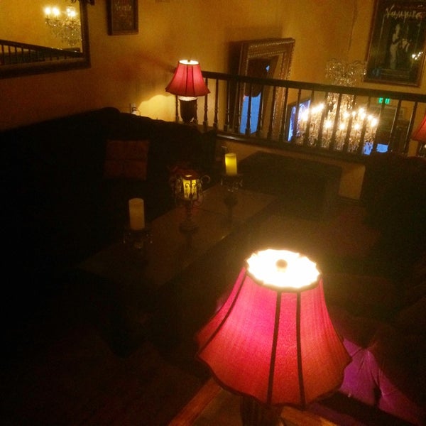 8/12/2014 tarihinde Chadziyaretçi tarafından Vampire Lounge &amp; Tasting Room'de çekilen fotoğraf