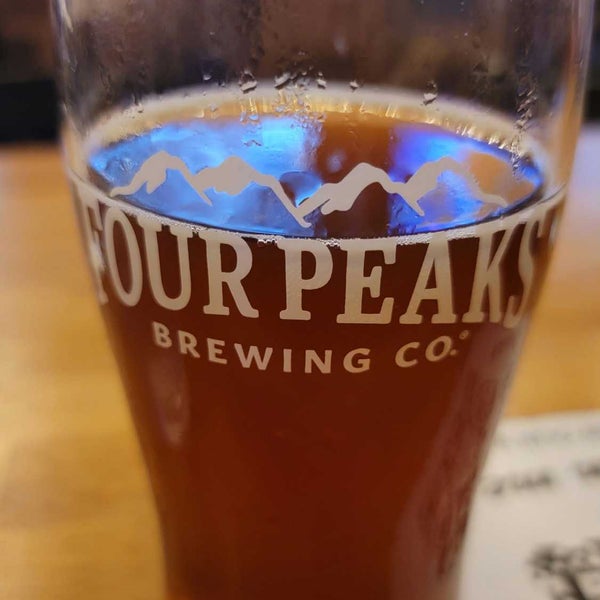 Foto tirada no(a) Four Peaks Brewing Company por Tony em 7/15/2022
