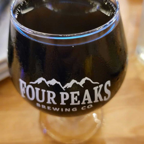 Foto scattata a Four Peaks Brewing Company da Tony il 7/15/2022